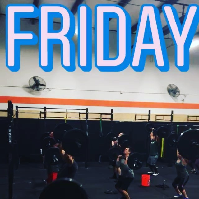 Bars are clangin’ and bangin’ @hidden_alley_crossfit