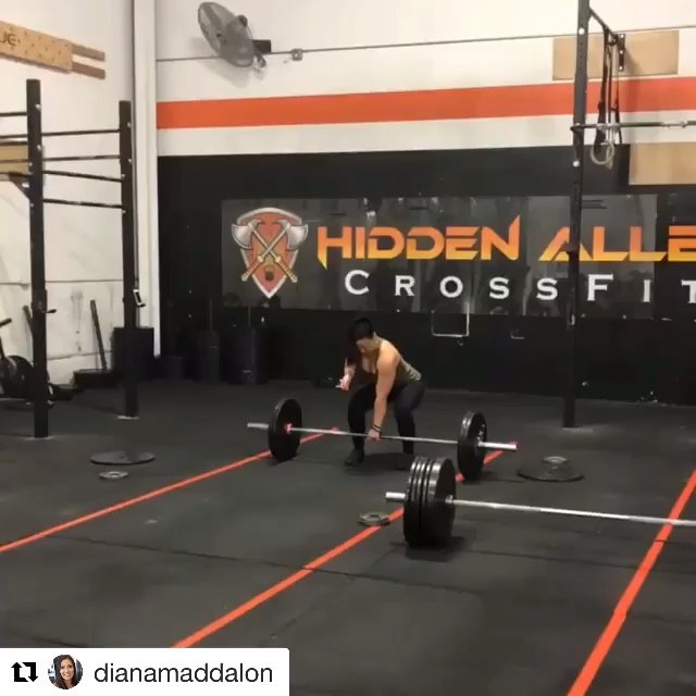 Lefty killing it over here! Every day we’renseeing you do something amazing! Keep inspiring us @dianamaddalon @dianamaddalon
・・・
✌? PR’s this week. Monday hitting 175lbs back squat & today 90lbs power clean. This week has been filled with wins’s&Overcome??