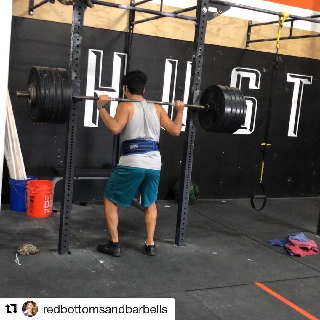 Who else hit PR’s today?!? Post in the comments your new squat 1, 3 or 5 rep max @redbottomsandbarbells
・・・
Just a few videos of many that PRd today Orlando at 310, Tanisha at 185, Robyn at 210 and then Cami at 200!