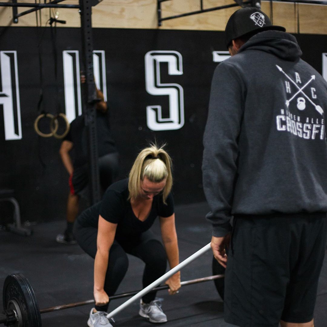 ?PERSONAL TRAINING ?
@hidden_alley_crossfit offers personal training 1 V 1 and in small groups. Functional training is fantastic in a class environment, but more often than not, individuals need a program that’s catered towards their direct needs (Ie their goals, movement patterns, strengths and weaknesses, injury history, etc.) we take pride in creating well rounded generalized programs in our classes, however we understand that one size does NOT fit all. If you want a program that pushes you physically, but is catered towards your direct needs, DM to inquire pricing and scheduling